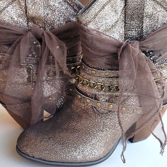Not Rated Shoes - Not Rated Glittery bronze western boots 9